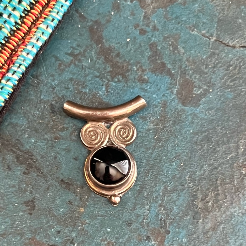Vintage Native American Sterling Silver Onyx Pendant